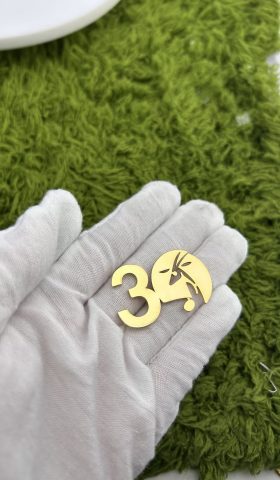 30-years-anniversary-gold-cutout-custom-lapel-pins-dubai