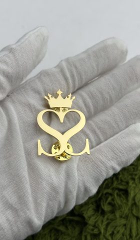 gold-heart-crown-monogram-custom-lapel-pins-deira
