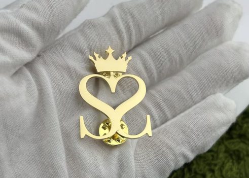 gold-heart-crown-monogram-custom-lapel-pins-deira
